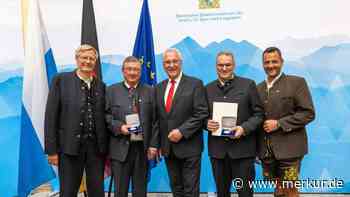 Innenminister Herrmann zeichnet Politiker aus Oberbayern aus: Ex-Landrat und Zweiter Bürgermeister erhalten besondere Ehre