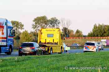 Persoon naar ziekenhuis na botsing tussen twee auto’s