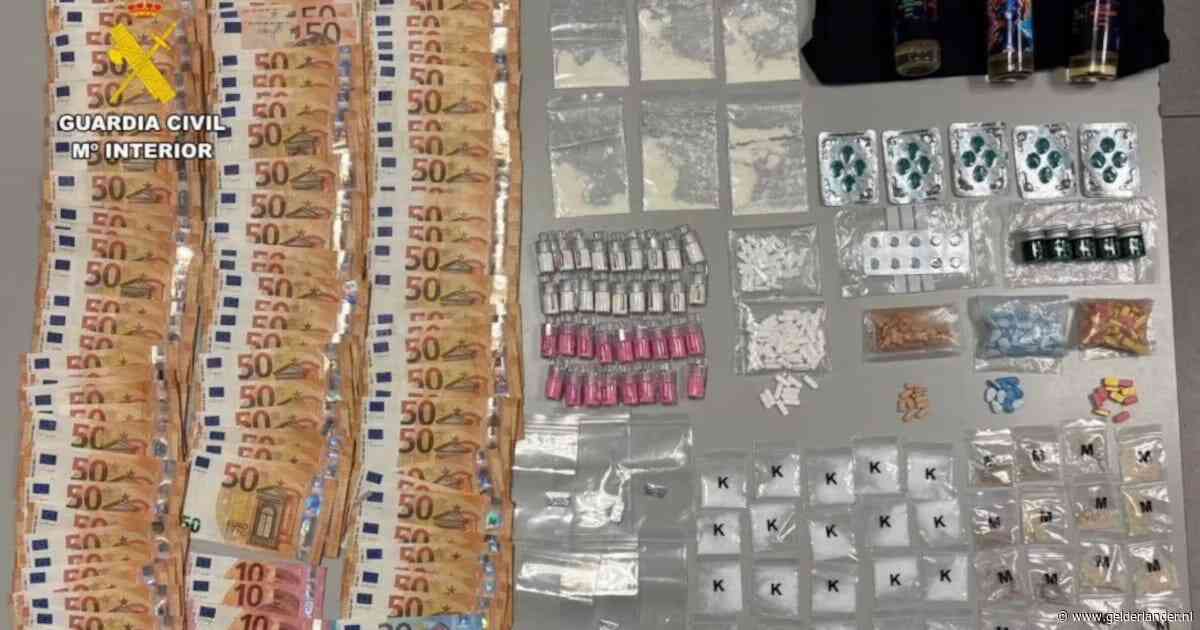 Nederlander (23) huurt auto op Ibiza en propt ruimte achter dashboard vol met drugs en geld