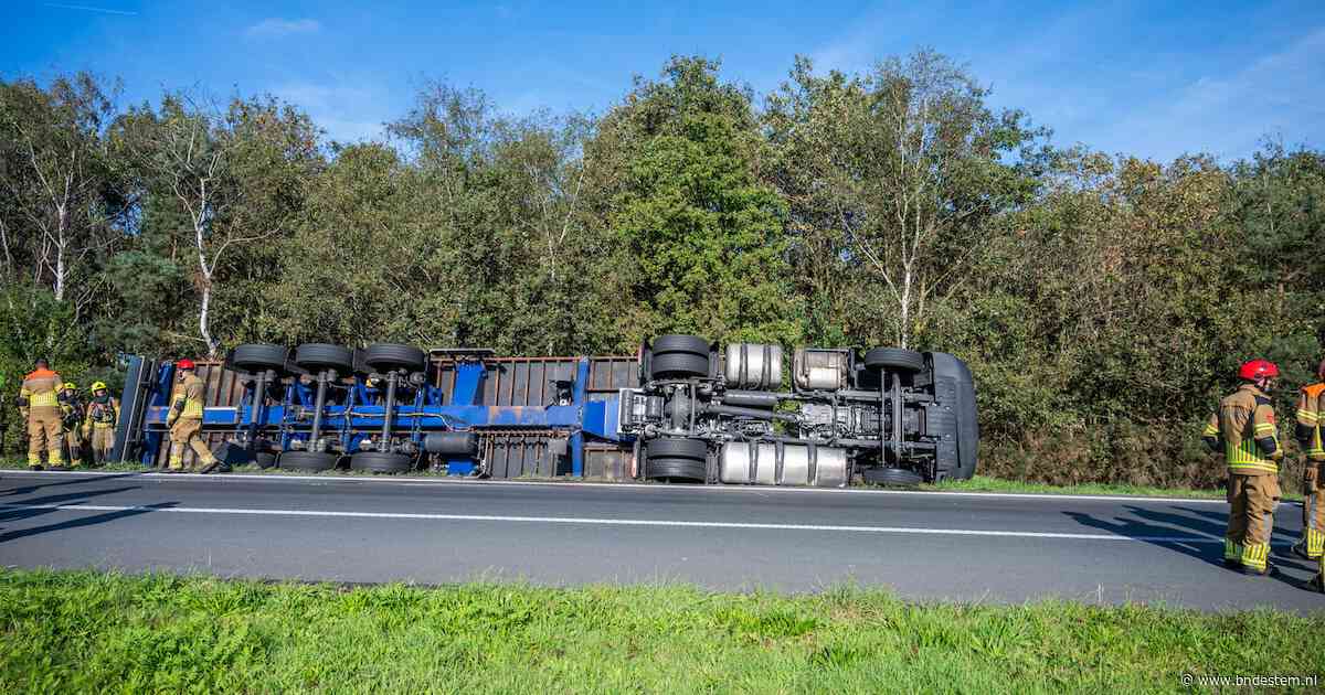 Vrachtwagen gekanteld op de A58 bij Ulvenhout: verbindingsweg naar de A27 gesloten, chauffeur test positief op cannabis