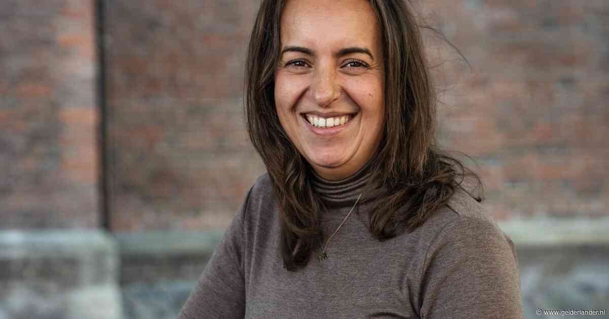 Mounia (41) wil meisjes laten zien dat het kan: ‘Ik kom nog steeds weinig mensen tegen die op mij lijken’