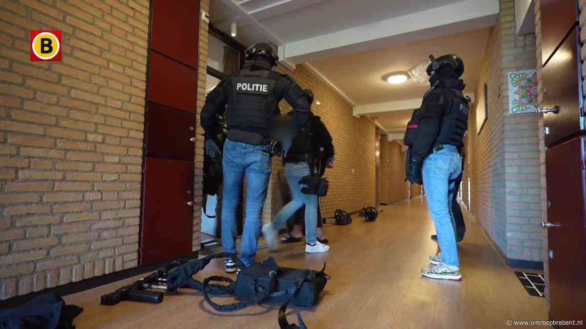 Arrestatieteams vallen binnen in Tilburg en Eindhoven, twee aanhoudingen