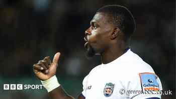 Wade closes in on record as tries dominate Prem