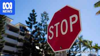 Qld government rejects petition to change stop signs to give way