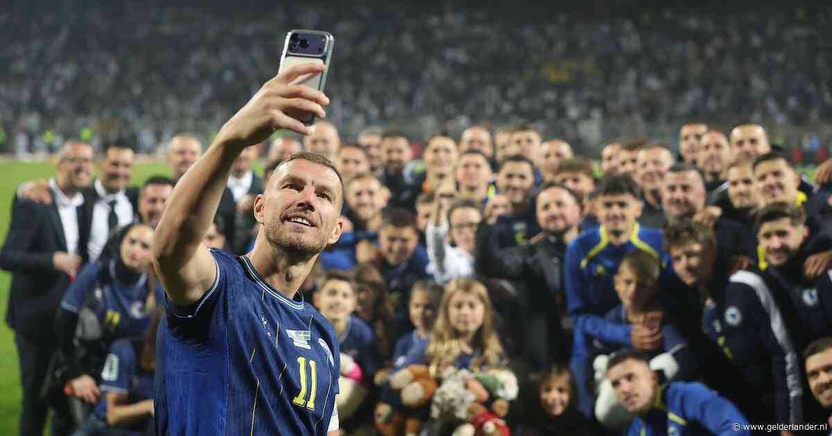 Edin Džeko neemt na 152 interlands emotioneel afscheid van Bosnië en Herzegovina, Lewandowski met hattrick bij Polen