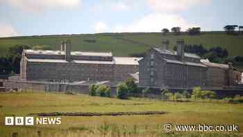 Keeping prison closed 'crazy', says Tory deputy