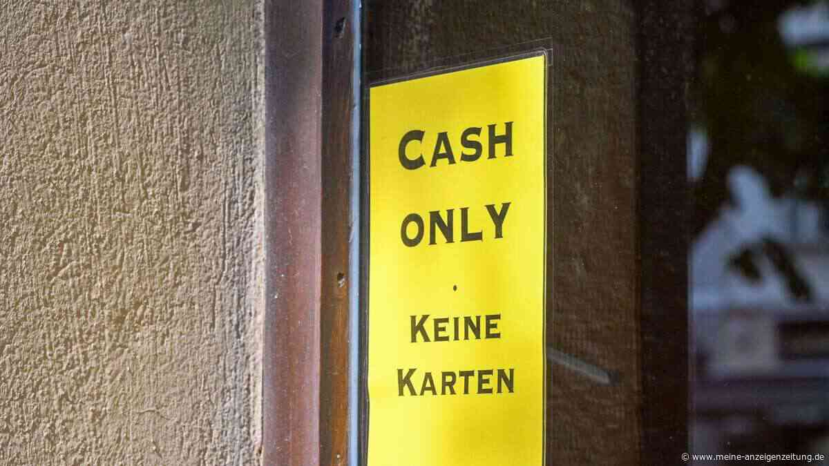 Mehr als jeder Zweite scheitert beim bargeldlosen Bezahlen