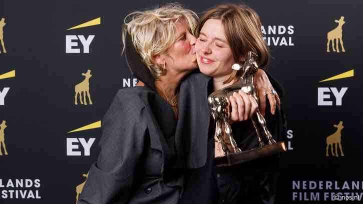 Dramafilm Truly Naked en serie Basta grote winnaars Gouden Kalveren