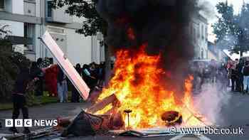 Riot police clash with students as education protests rage in France