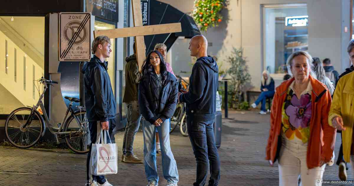 Steeds meer megafoons op straathoeken: waarom gemeenten worstelen met de opmars van straatpredikers