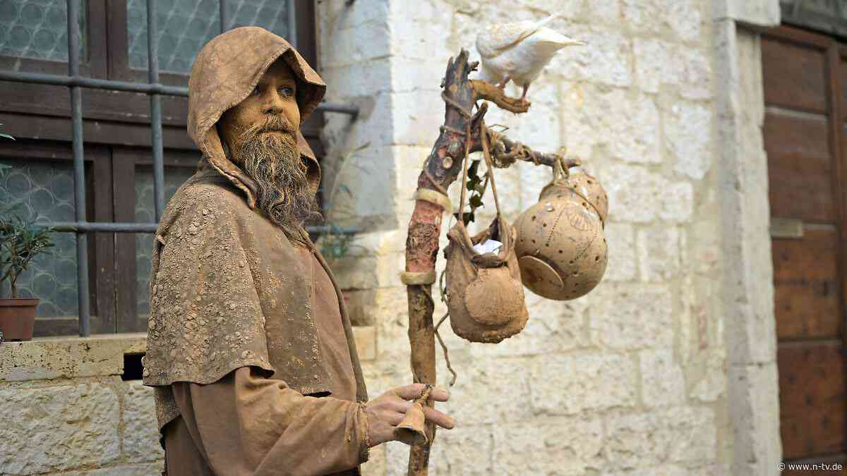 Brauner Kittel, weiße Taube: Italien feiert Franz von Assisi - samt neuem Feiertag