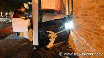 ’Auto botst tegen gevel in Breda: bestuurder gevlucht’