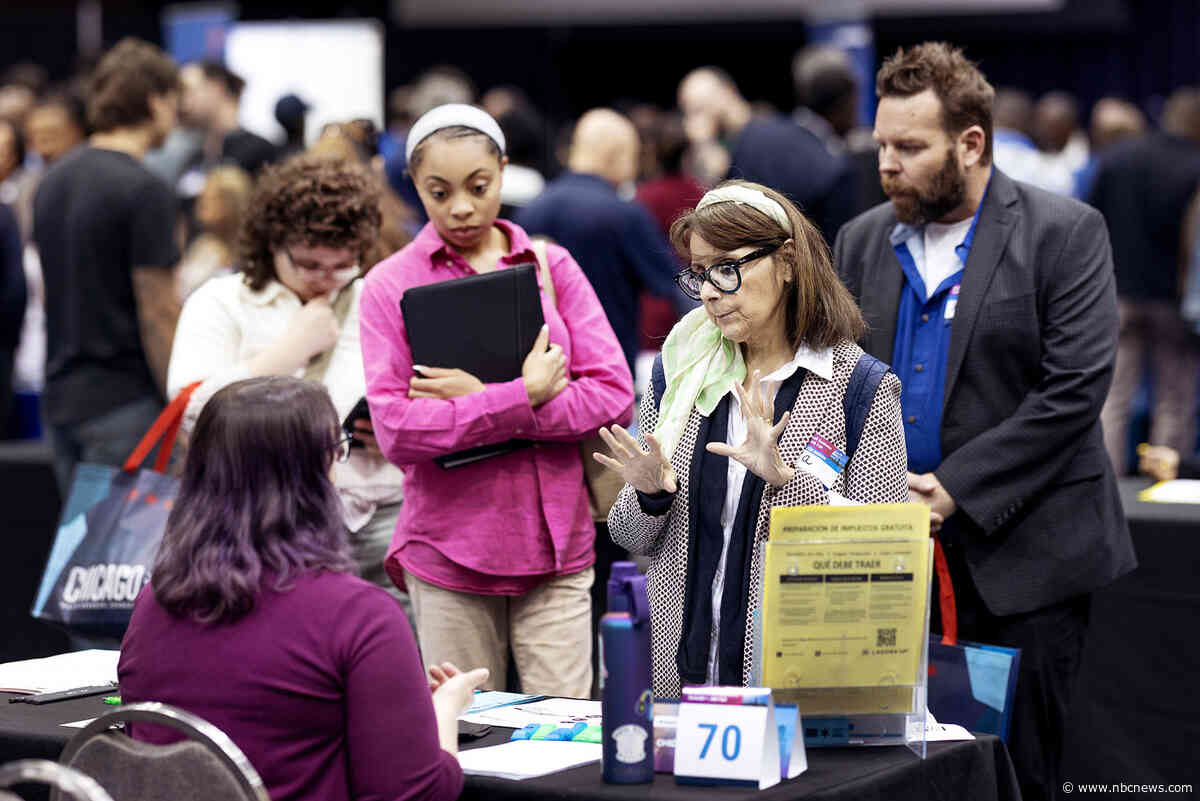 U.S. labor market slows with midterms on the horizon
