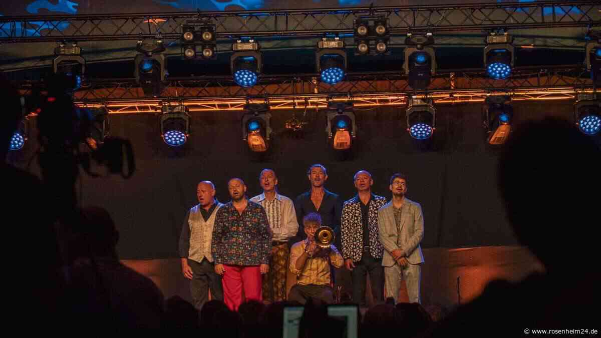 Tränen gelacht im Zirkuszelt – So war der Startschuss für das Irschenberg-Festival