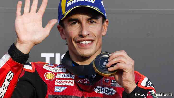 MotoGp Giappone, Marc Marquez domina la Sprint. Beffa Bastianini: fuori dal podio per la penalità all’ultimo giro. Bezzecchi sbaglia la gomma | Ordine d’arrivo e nuova classifica