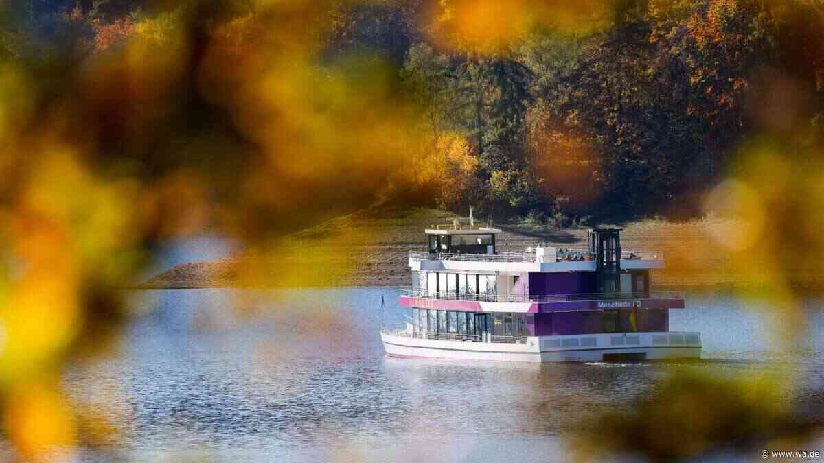 Massenschlägerei an beliebtem See – plötzlich fliegen Steine auf das Schiff