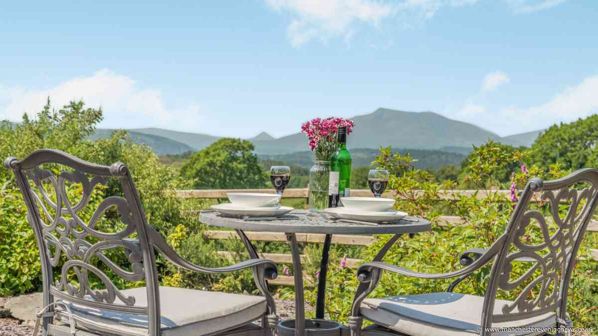 'Stunning gem' North Wales getaway with 'best view in UK' and wood fire hot tub
