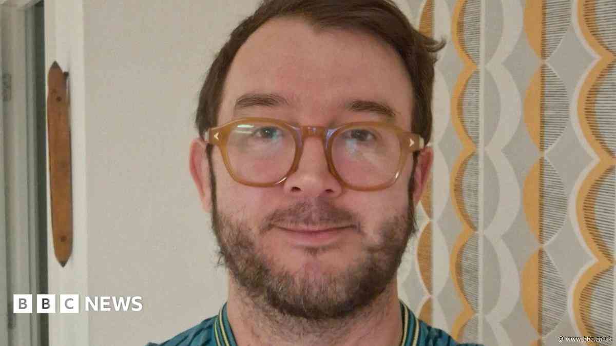 Man desperate to find teen he saved 30 years ago