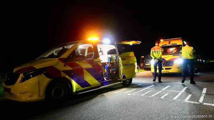 Brommerrijder naar ziekenhuis na botsing met auto in Chaam