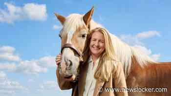 Journalist Hester heeft twee paarden: ’Soms zat ik huilend in het zadel en regelmatig snoeihard vloekend’