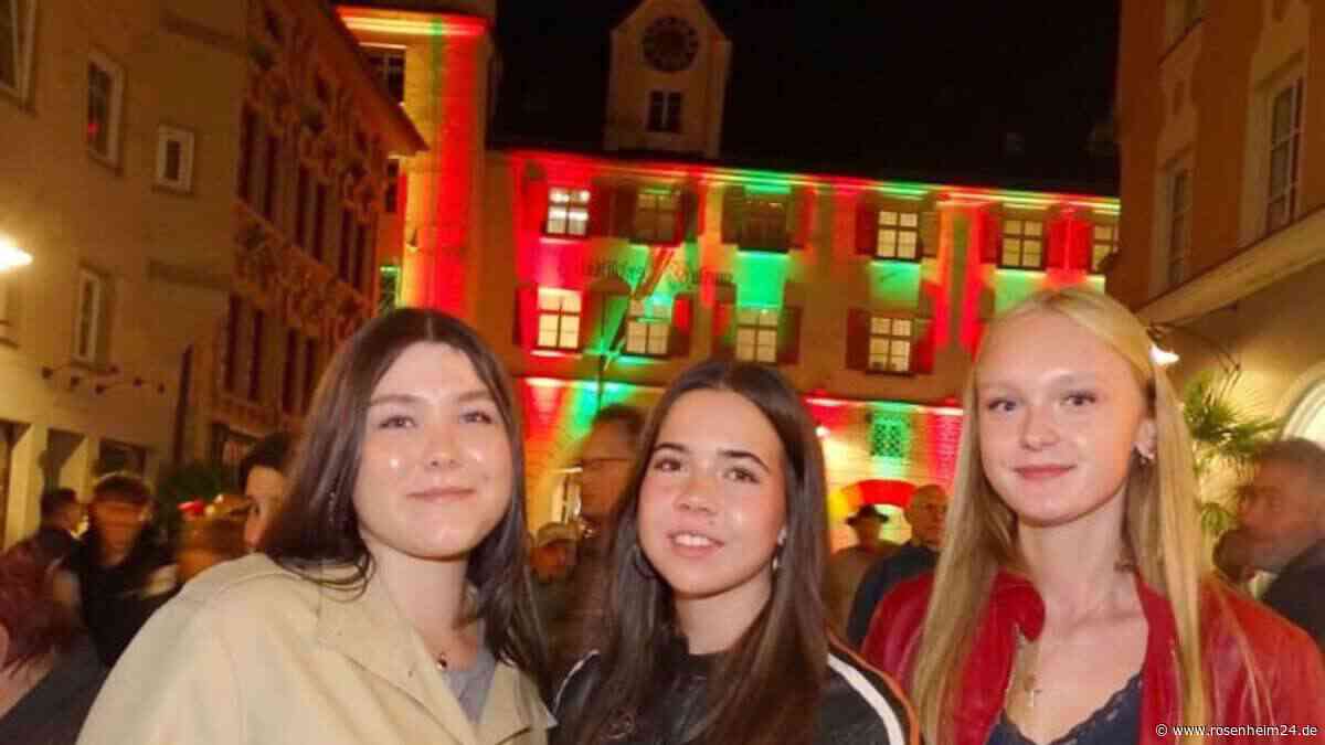Super Stimmung in der Shopping-Nacht „Rosige Zeiten“ in Rosenheim am Freitagabend