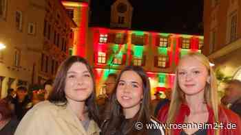 Super Stimmung in der Shopping-Nacht „Rosige Zeiten“ in Rosenheim am Freitagabend
