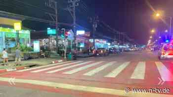 Fahrer ergreift die Flucht:  Pick-up überfährt deutsche Urlauber auf Thailand