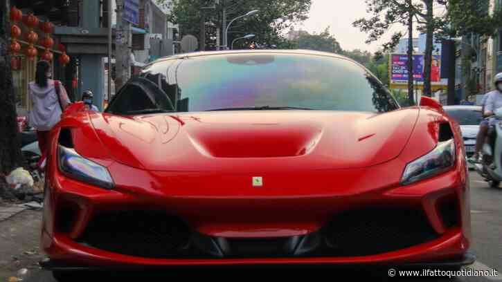 Debiti fiscali per 780mila euro: sequestrati a un ristoratore di Verbania una Ferrari, un Rolex Oyster e 350mila euro in contanti