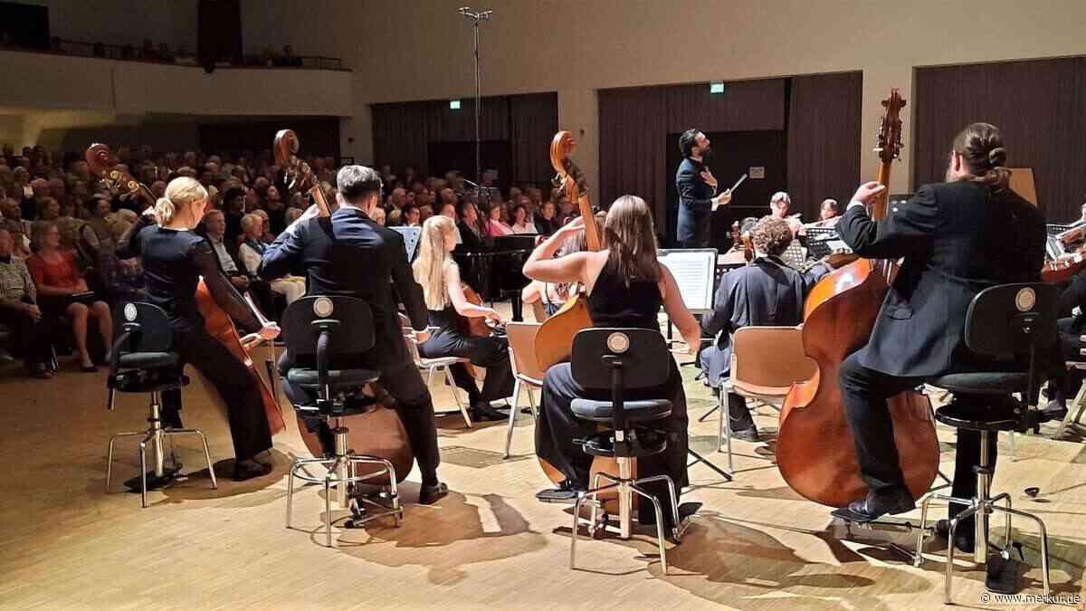 Mit Liebe und Elan: Neue Philharmonie München spielt Beethoven in der Loisachhalle