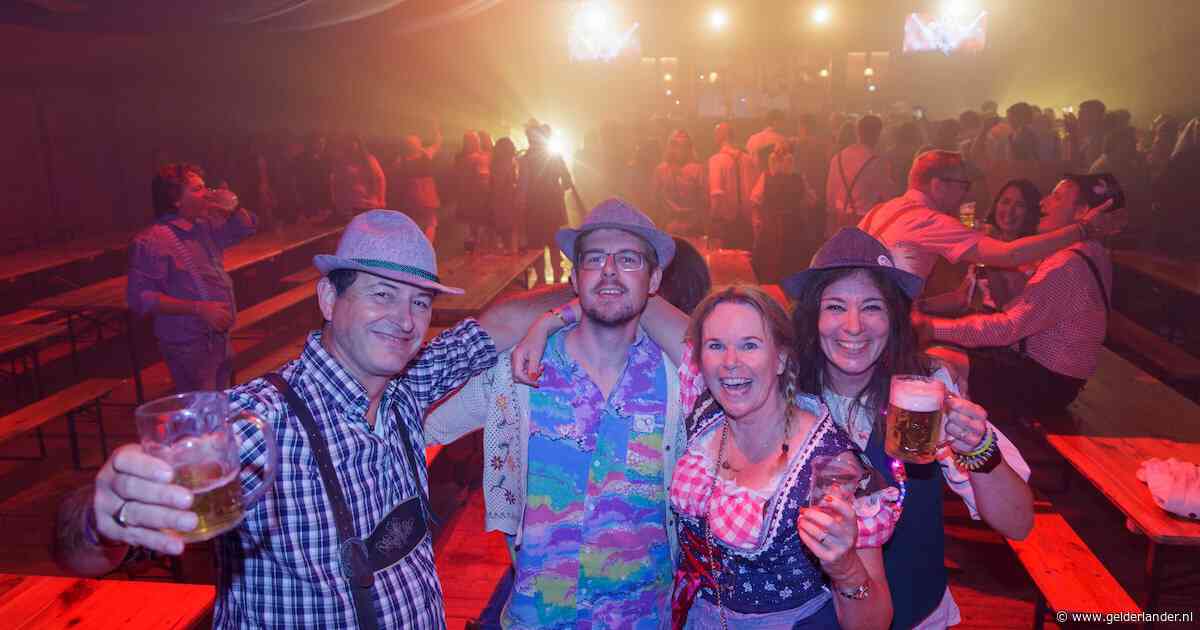 Van regenboogvlag naar lederhosen, bij deze Pride Walk zijn ze wars van polarisatie: ‘Willen allemaal liefhebben en geliefd worden’