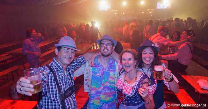 Van regenboogvlag naar lederhosen, bij deze Pride Walk zijn ze wars van polarisatie: ‘Willen allemaal liefhebben en geliefd worden’