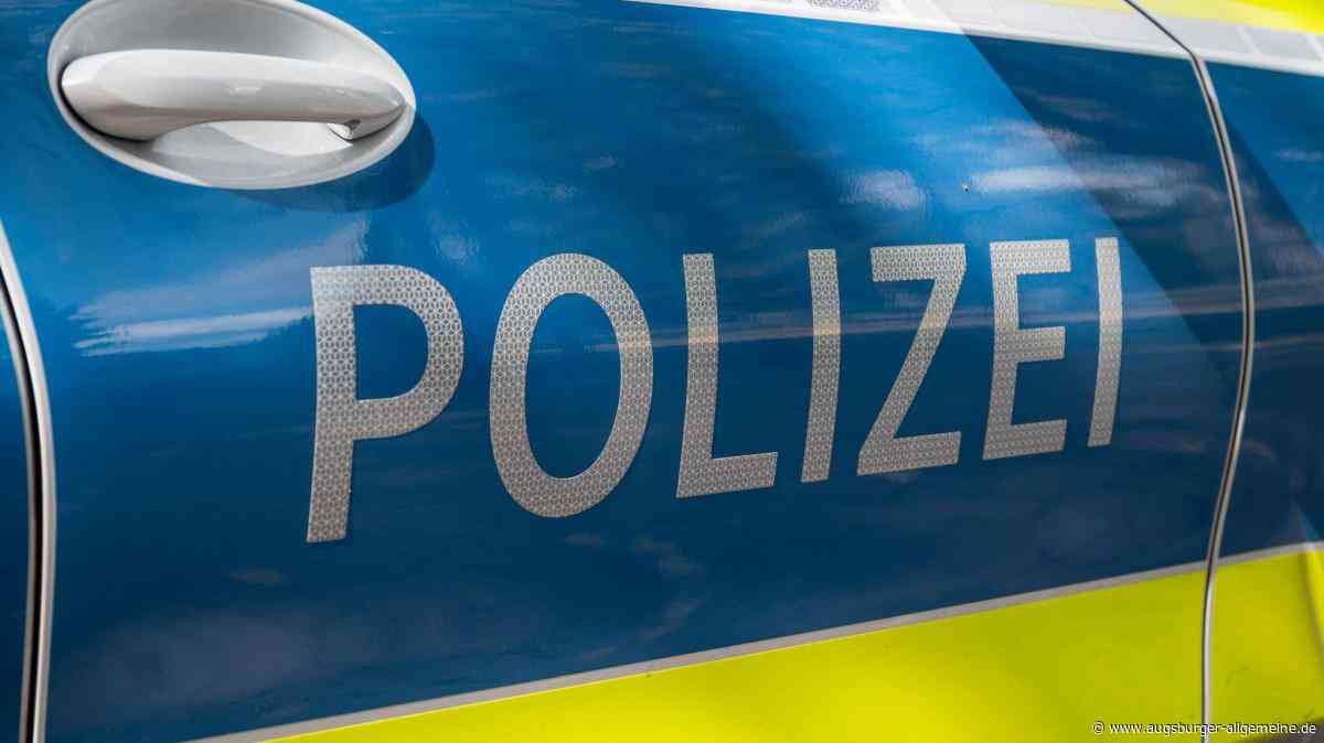 Unbekannter zerkratzt geparktes Auto in Neuburg – Polizei sucht Hinweise