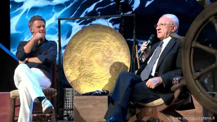 De Luca show alla Leopolda: “Sono un irregolare in un paese di imbecilli”. E sul Pd: “Dovrebbe avere il 65% dei voti, come fa a essere al 20%?”