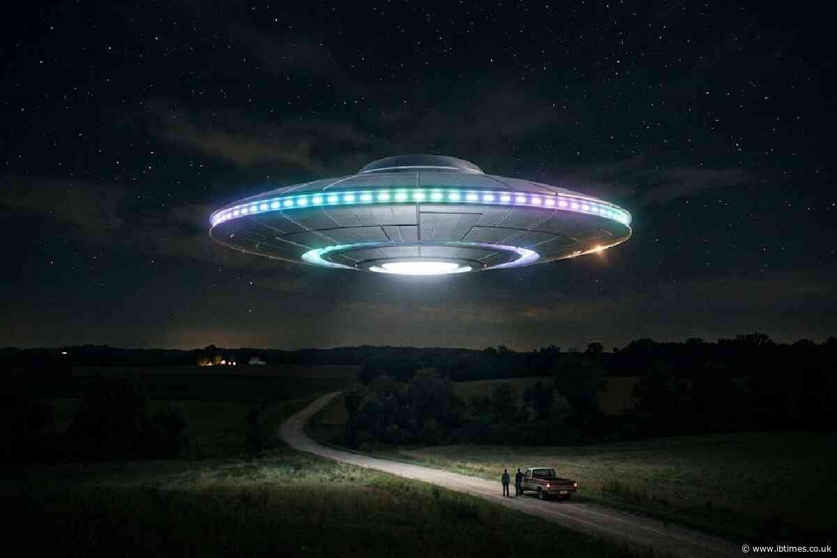 Paranormal Podcast Host Films a UFO With 'Crazy Lights' and Ultimately Concludes 'We're Not Alone'