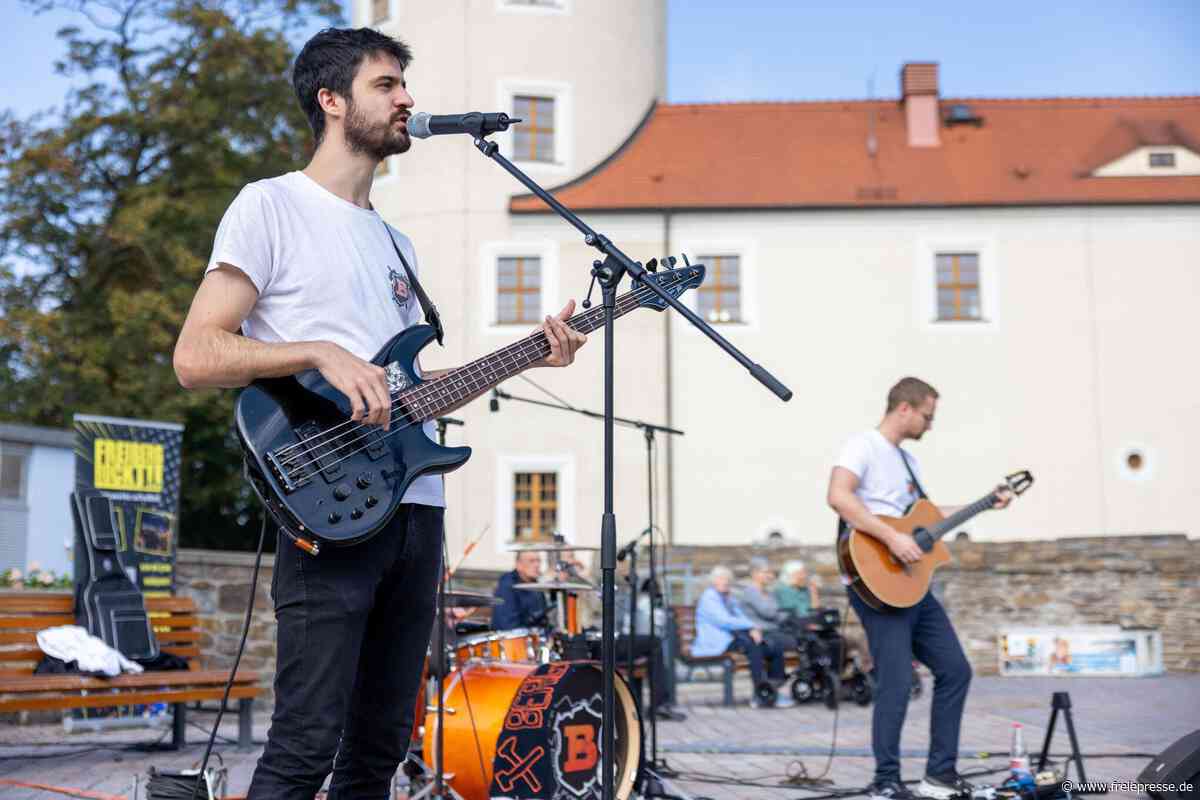 Freiberg: Straßenmusikfest sorgt für gelöste Stimmung auf dem Schlossplatz