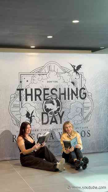 Happy Threshing Day! 📚 ​⁠We walked on the parapet at @onetimessquare 🐉 #ThreshingDay #FourthWing