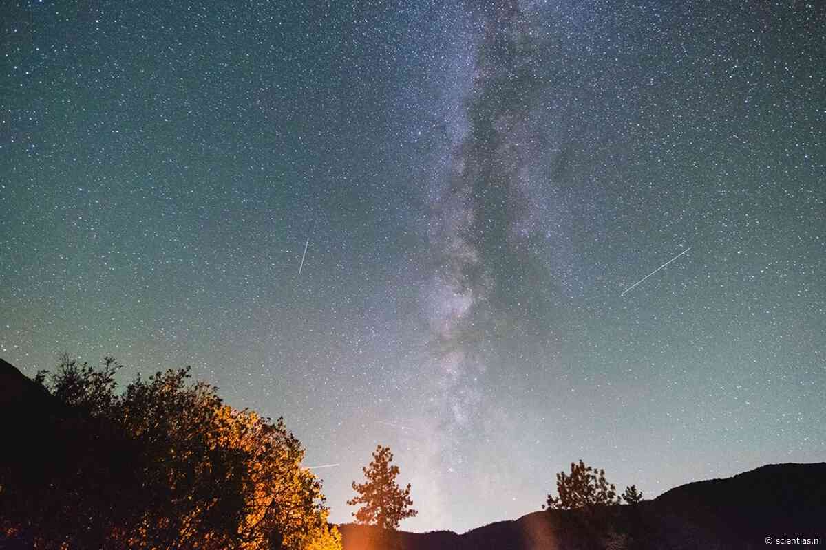 Saturnus, vallende sterren en een maan die de Plejaden bezoekt: oktober 2026 is een feest voor sterrenkijkers