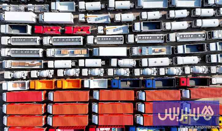 مهنيو النقل الطرقي يترقبون إصلاحات حكومية ويشكون مضايقات إسبانية