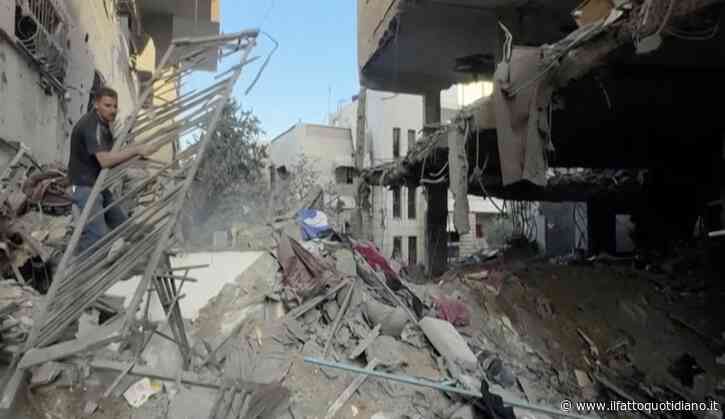 Gaza, raid israeliano su un condominio uccide 5 persone. Pizzaballa: “Morte anche due donne della comunità cristiana”