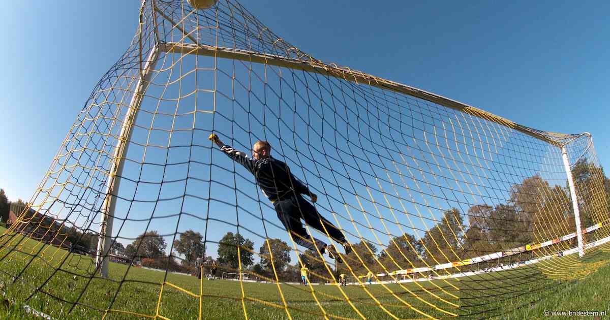 Levy Schotel de gevierde man door late goal voor Dosko