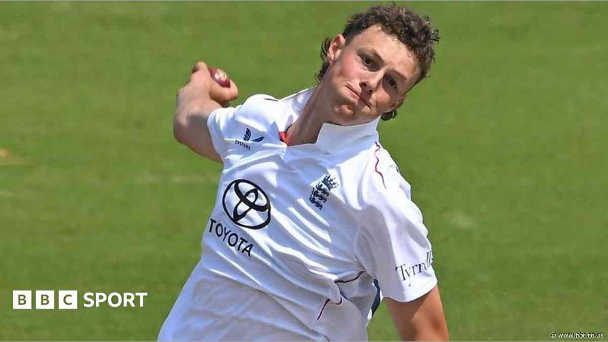 Harmison signs first professional Durham deal