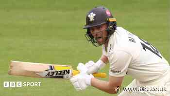 Leics sign wicketkeeper Blake from Surrey