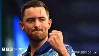 Humphries races into World Grand Prix last eight