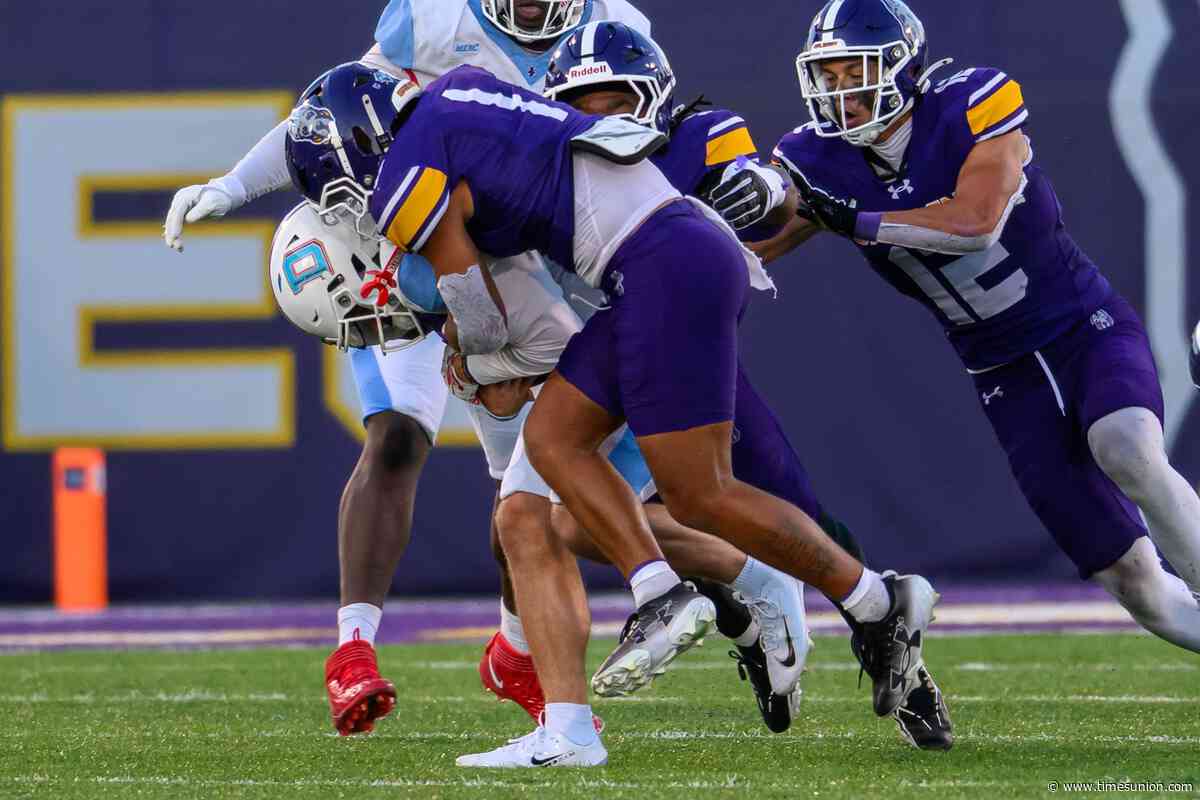 UAlbany football smothers Delaware State, goes into bye week with win
