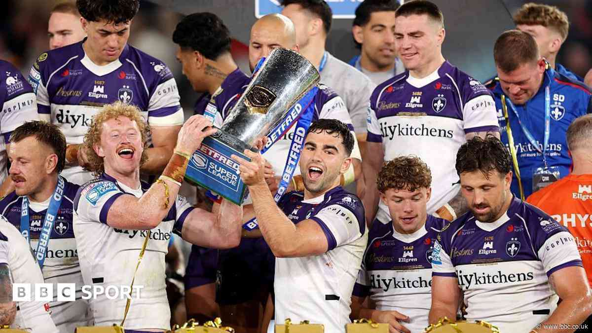Wakefield beat Warrington to win Super League