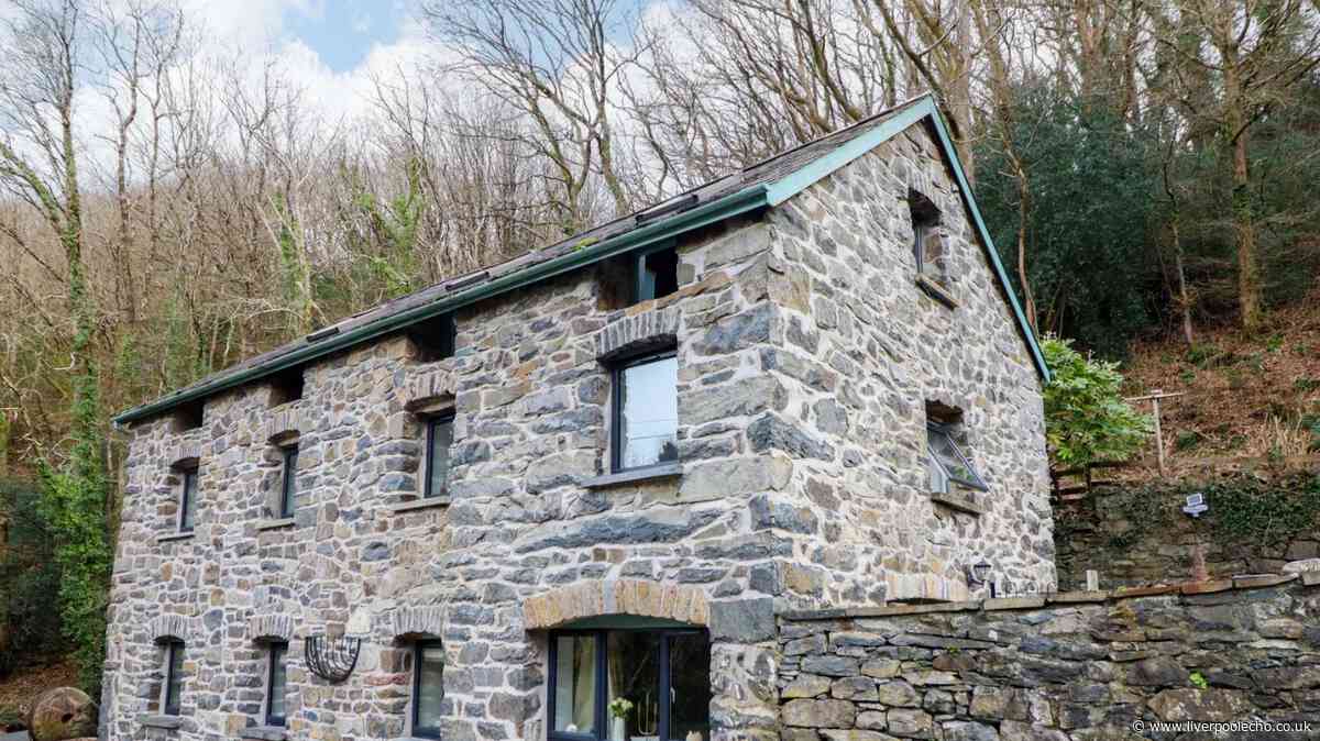 'Romantic' North Wales cottage 'in wooded autumnal landscapes'