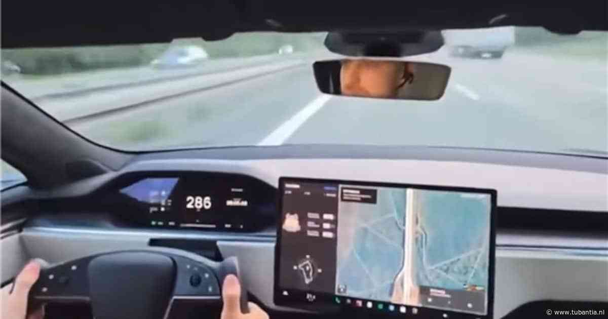 Automobilist scheurt met bijna 300 kilometer per uur over Autobahn maar krijgt dan klapband
