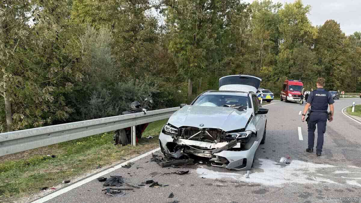 Junge Motorradfahrerin stirbt nach Frontalzusammenstoß mit Auto