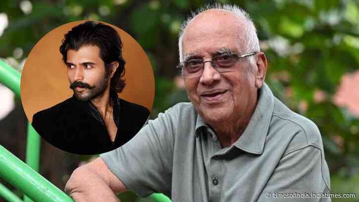 Vijay Deverakonda mourn veteran filmmaker Singeetham Srinivasa Rao