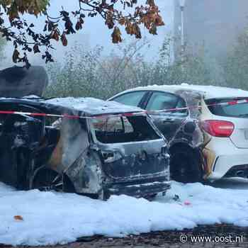 112 Nieuws: Auto brandt volledig uit in Denekamp